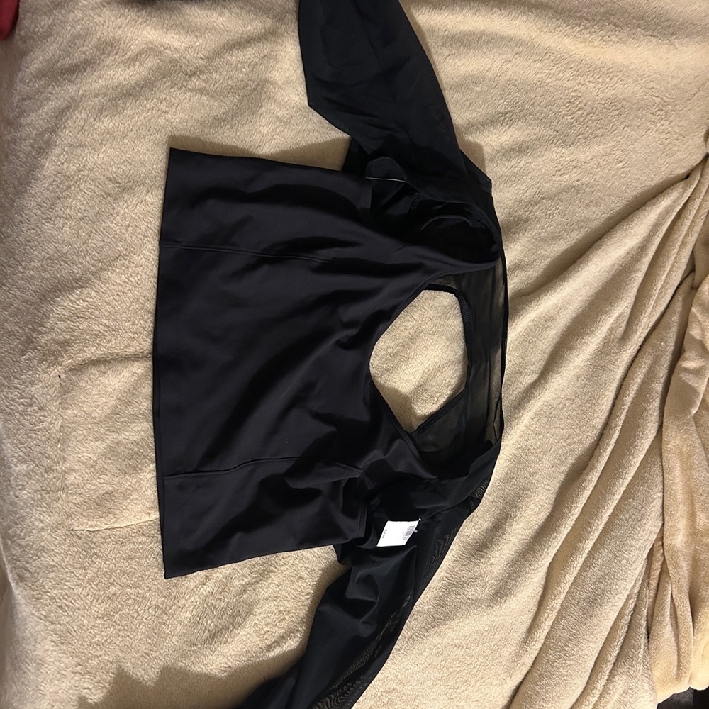 Black Athleisure Top with Removable sleeves